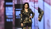 Madhuri Dixit Pics: 56 ఏళ్ల వయస్సులోనూ ఫిట్ అండ్ స్లిమ్, హాట్ అండ్ క్యూట్‌గా మాధురీ దీక్షిత్