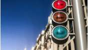 Traffic Light History: ట్రాఫిక్ సిగ్నల్ తొలిసారి ఎప్పుడు ఎక్కడ మొదలైంది, ఎవరు కనుగొన్నారు