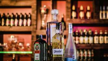 Liquor Price: మద్యం ప్రియులకు బిగ్‌ షాక్‌.. ఒక్కో బాటిల్‌పై రూ.10 పెంపు..!