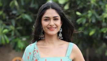 Mrunal Thakur: సీనియర్ హీరోతో మృణాల్ ఠాకూర్ ప్రేమయాణం.. ముహూర్తం ఫిక్స్!