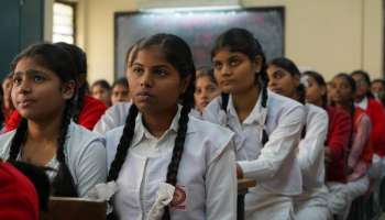 Telangana SSC 2026: రేపే 10వ తరగతి హాల్‌టికెట్ల విడుదల..? తల్లిదండ్రుల వాట్సాప్‌కు నేరుగా QR కోడ్‌తో పంపిణీ!