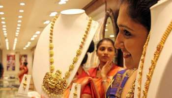 Gold And Silver Price: మహిళలకు బంగారు కాలం.. ఒక్కసారిగా భారీగా తగ్గిన బంగారం ధర