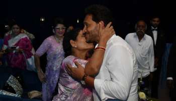 YS Jagan: మళ్లీ కలిసిన తల్లీ కొడుకులు.. ఫ్యామిలీ ఫంక్షన్‌లో వైఎస్‌ జగన్‌, విజయమ్మ