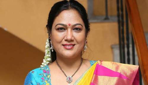 Actress Hema: రవితేజ నా క్లాస్ మేట్.. కమల్ హాసన్ మా సీనియర్.. నటి హేమ బ్యాక్ గ్రౌండ్ మామూలుగా లేదుగా..!