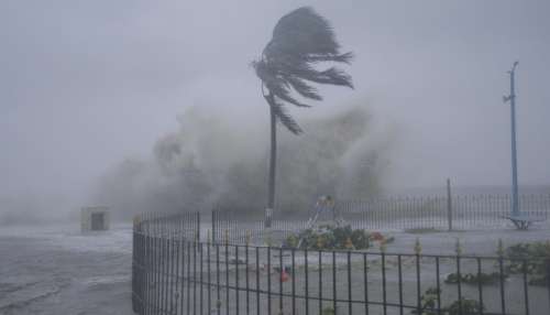 AP Rains: బంగాళాఖాతంలో బలపడిన అల్ప పీడనం.. ఆ ప్రాంతాల్లో స్కూళ్లకు సెలవులు.. 