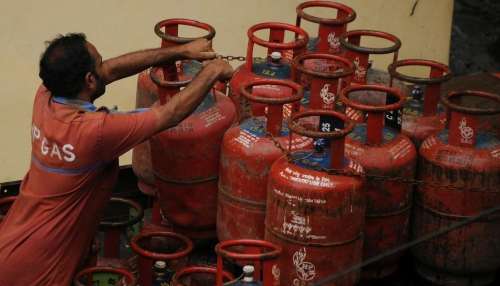 LPG Gas Cylinder: సామాన్యులకు బిగ్‌ షాక్‌.. మరోసారి గ్యాస్‌ ధరల పెంపు, కొత్త ధరలు ఇవే..