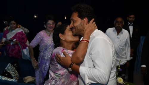 YS Jagan: మళ్లీ కలిసిన తల్లీ కొడుకులు.. ఫ్యామిలీ ఫంక్షన్‌లో వైఎస్‌ జగన్‌, విజయమ్మ