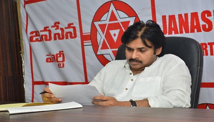 ప్రభుత్వ సెక్యూరిటీని వెనక్కి పంపిన పవన్ కళ్యాణ్ ప్రభుత్వ సెక్యూరిటీని వెనక్కి పంపిన పవన్ కళ్యాణ్