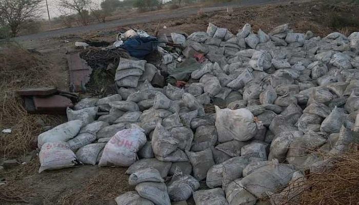 సిమెంట్ లోడ్ లారీ బోల్తా: 19 మంది మృతి, ఏడుగురికి తీవ్ర గాయాలు సిమెంట్ లోడ్ లారీ బోల్తా: 19 మంది మృతి, ఏడుగురికి తీవ్ర గాయాలు