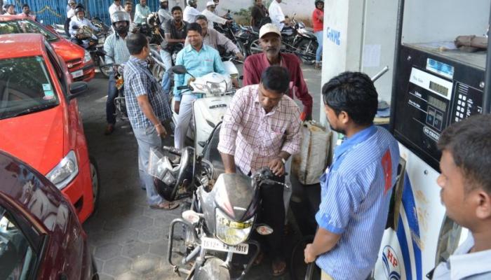 లీటర్ పెట్రోల్ రూ.25 తగ్గించవచ్చు.. ఎలానో చెప్పిన చిదంబరం లీటర్ పెట్రోల్ రూ.25 తగ్గించవచ్చు.. ఎలానో చెప్పిన చిదంబరం