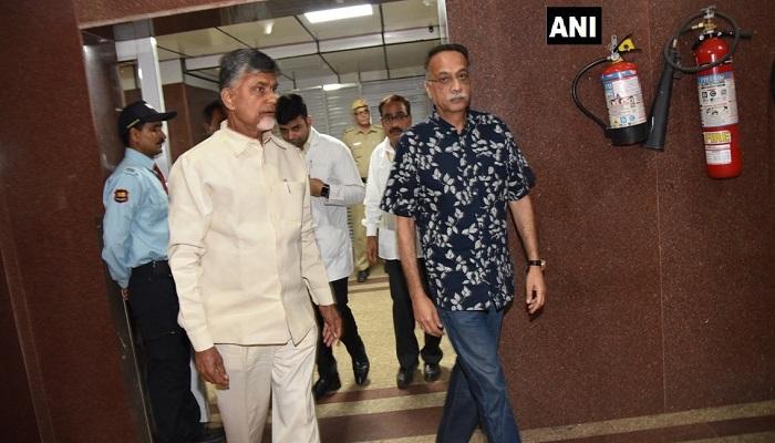మాజీ ప్రధాని వాజ్పేయిని పరామర్శించిన ఏపీ సీఎం చంద్రబాబు మాజీ ప్రధాని వాజ్పేయిని పరామర్శించిన ఏపీ సీఎం చంద్రబాబు