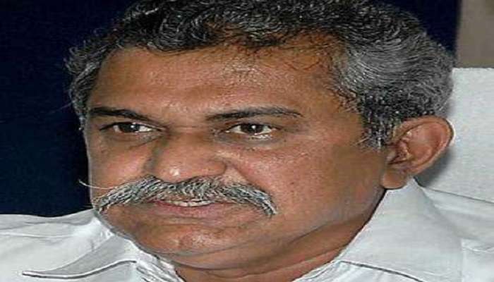 కాంగ్రెస్కు షాక్.. వైసీపీలోకి మరో మాజీ మంత్రి! కాంగ్రెస్కు షాక్.. వైసీపీలోకి మరో మాజీ మంత్రి!