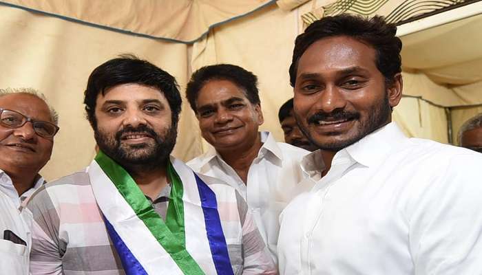 వైసీపీలో చేరిన నటుడు కృష్ణుడు వైసీపీలో చేరిన నటుడు కృష్ణుడు