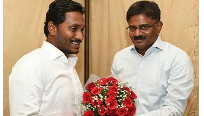 వైఎస్సార్సీపీలోకి మరో మాజీ డీజీపీ.. సీటు కూడా ఖాయమైందా ? వైఎస్సార్సీపీలోకి మరో మాజీ డీజీపీ.. సీటు కూడా ఖాయమైందా ?