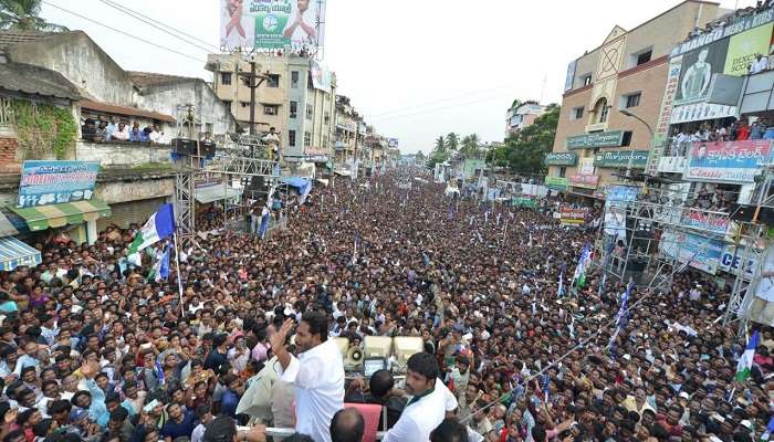 వైజాగ్: 251వ రోజుకు చేరిన వైఎస్ జగన్ పాదయాత్ర వైజాగ్: 251వ రోజుకు చేరిన వైఎస్ జగన్ పాదయాత్ర
