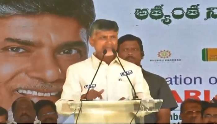 అలిపిరి ఘటనలో నన్ను కాపాడింది ఆయనే: చంద్రబాబు అలిపిరి ఘటనలో నన్ను కాపాడింది ఆయనే: చంద్రబాబు