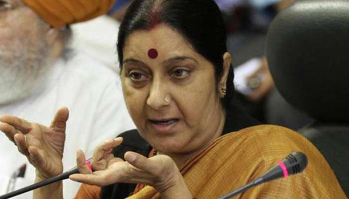 సుష్మా స్వరాజ్ను ఇరకాటంలో పడేసిన జర్నలిస్టుల ప్రశ్నలు సుష్మా స్వరాజ్ను ఇరకాటంలో పడేసిన జర్నలిస్టుల ప్రశ్నలు