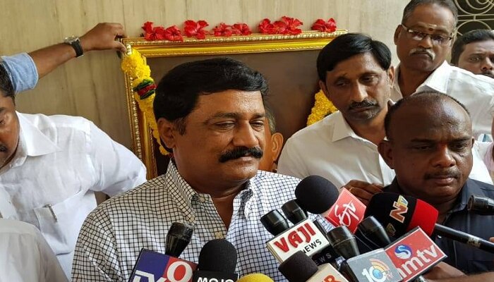 రాజధానికి నిధులు రాకూడదని.. ప్రపంచ బ్యాంకుకు వారే చెప్పారు: గంటా శ్రీనివాసరావు రాజధానికి నిధులు రాకూడదని.. ప్రపంచ బ్యాంకుకు వారే చెప్పారు: గంటా శ్రీనివాసరావు