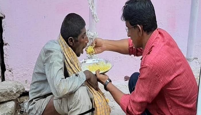 ప్రతీ రోజూ 400 మంది ఆకలి తీర్చడమే నా లక్ష్యం : ఓ హైదరాబాదీ సోషల్ వర్కర్ కథ ప్రతీ రోజూ 400 మంది ఆకలి తీర్చడమే నా లక్ష్యం : ఓ హైదరాబాదీ సోషల్ వర్కర్ కథ
