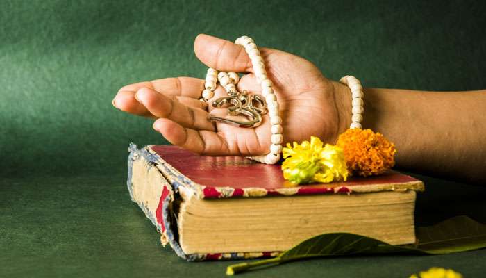 వారణాశి జైలులో 16 ఏళ్లు గడిపాక.. భగవద్గీతతో పాకిస్తాన్ వెళ్లాడు..! వారణాశి జైలులో 16 ఏళ్లు గడిపాక.. భగవద్గీతతో పాకిస్తాన్ వెళ్లాడు..!