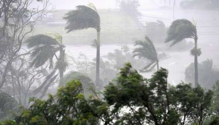 కోస్తాంధ్రను చిగురుటాకులా వణికించిన పెథాయ్ తుఫాన్.. మరో 24 గంటలపాటు తప్పని హై అలర్ట్! కోస్తాంధ్రను చిగురుటాకులా వణికించిన పెథాయ్ తుఫాన్.. మరో 24 గంటలపాటు తప్పని హై అలర్ట్!
