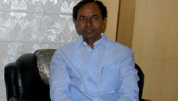 భువనేశ్వర్ ఎయిర్పోర్ట్లో కేసీఆర్కు ఘన స్వాగతం భువనేశ్వర్ ఎయిర్పోర్ట్లో కేసీఆర్కు ఘన స్వాగతం