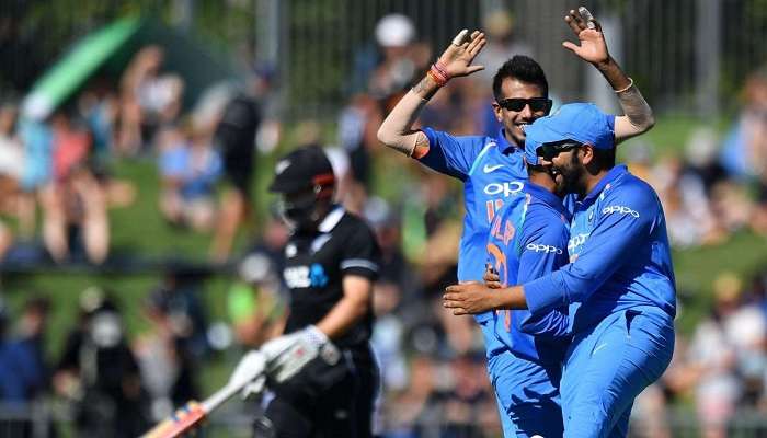 IND vs NZ 2nd ODI: భారత్ భారీ స్కోర్: కష్టాల్లో కివీస్ IND vs NZ 2nd ODI: భారత్ భారీ స్కోర్: కష్టాల్లో కివీస్