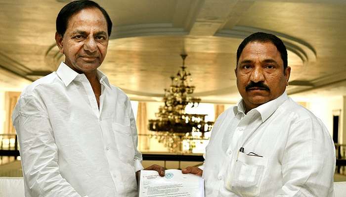 సీఎం కేసీఆర్ని కలిసిన టీడీపీ ఎమ్మెల్యే ! సీఎం కేసీఆర్ని కలిసిన టీడీపీ ఎమ్మెల్యే !