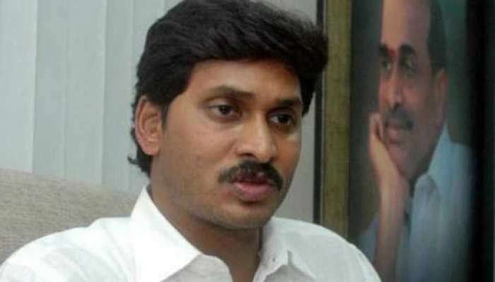 వైఎస్ వివేకానంద రెడ్డి హత్య కేసు: గవర్నర్కు ఫిర్యాదు చేయనున్న జగన్ వైఎస్ వివేకానంద రెడ్డి హత్య కేసు: గవర్నర్కు ఫిర్యాదు చేయనున్న జగన్