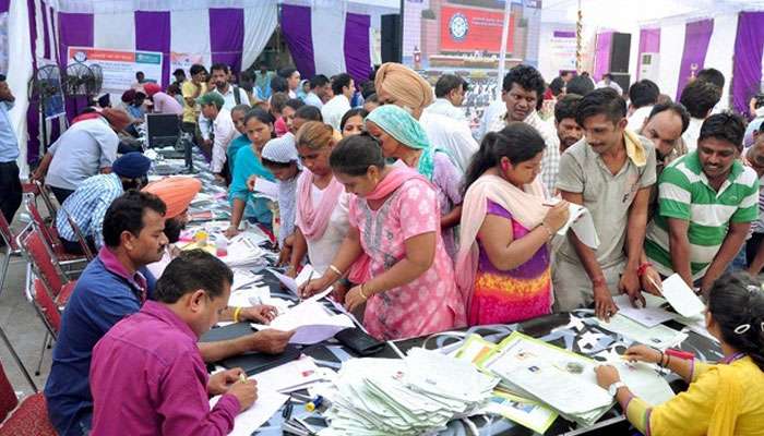 జన్ ధన్ ఖాతాల్లో జమ అయిన రూ.10,000; ఇసికి ఐటి అధికారుల నివేదిక 