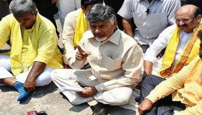 ఈసీ కార్యాలయం వద్ద చంద్రబాబు ధర్నా ? ఈసీ కార్యాలయం వద్ద చంద్రబాబు ధర్నా ?