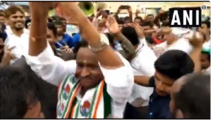 ఓట్ల కోసం నాగిన్ డ్యాన్స్ చేసిన మంత్రి గారు ఓట్ల కోసం నాగిన్ డ్యాన్స్ చేసిన మంత్రి గారు