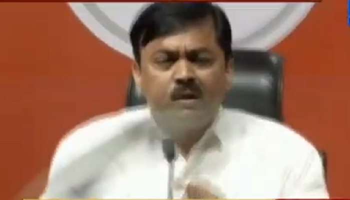జీవీఎల్ కు చేధు అనుభవం ; ప్రెస్ మీట్ లో చెప్పు విసిరిన దుండగుడు జీవీఎల్ కు చేధు అనుభవం ; ప్రెస్ మీట్ లో చెప్పు విసిరిన దుండగుడు