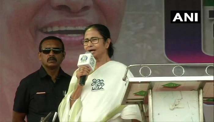 కేంద్ర భద్రతా బలగాలపై మమతా బెనర్జి సంచలన ఆరోపణలు కేంద్ర భద్రతా బలగాలపై మమతా బెనర్జి సంచలన ఆరోపణలు