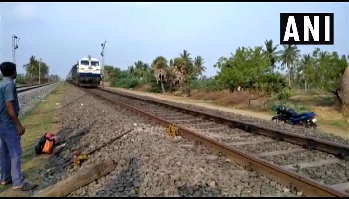 ఎక్స్ప్రెస్ రైలుకు తప్పిన పెను ప్రమాదం ఎక్స్ప్రెస్ రైలుకు తప్పిన పెను ప్రమాదం