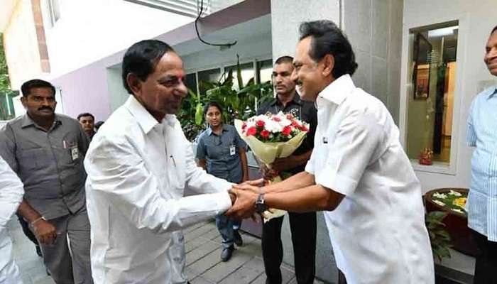 ఫెడరల్ ఫ్రంట్: స్టాలిన్తో కేసీఆర్ భేటి ఫెడరల్ ఫ్రంట్: స్టాలిన్తో కేసీఆర్ భేటి