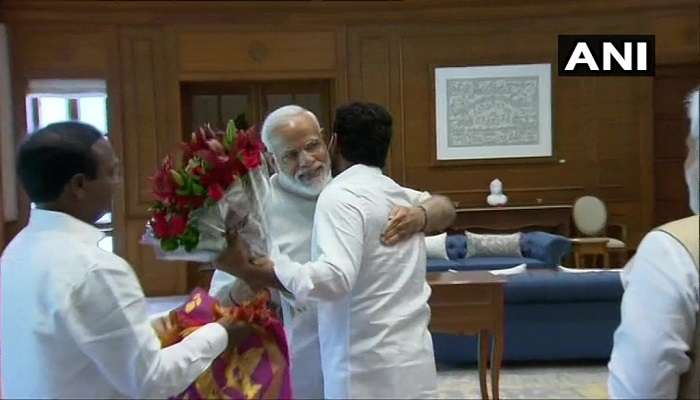 ప్రధానిగా ఎన్నికైన నరేంద్ర మోదీతో వైఎస్ జగన్ భేటీ ప్రధానిగా ఎన్నికైన నరేంద్ర మోదీతో వైఎస్ జగన్ భేటీ
