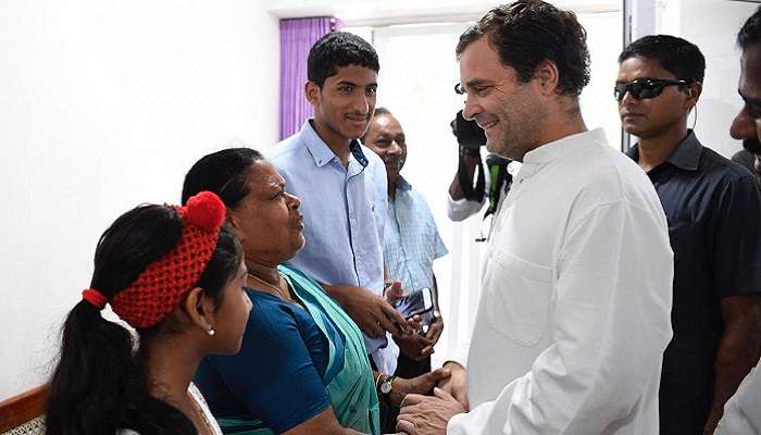కేరళలో రాజమ్మను కలిసిన రాహుల్ గాంధీ కేరళలో రాజమ్మను కలిసిన రాహుల్ గాంధీ