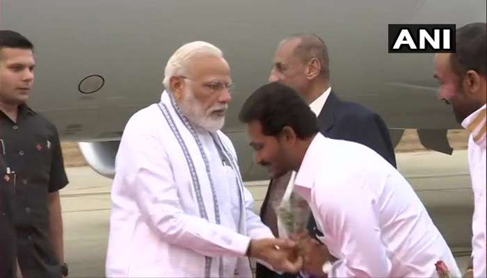 తిరుపతికి చేరుకున్న ప్రధాని మోదీకి ఏపీ సర్కార్ ఘన స్వాగతం తిరుపతికి చేరుకున్న ప్రధాని మోదీకి ఏపీ సర్కార్ ఘన స్వాగతం