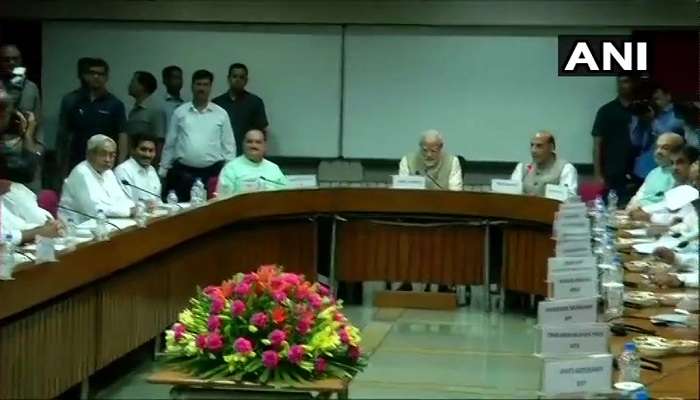 మోదీ అఖిలపక్ష సమావేశానికి హాజరైన ఏపీ సీఎం వైఎస్ జగన్ మోదీ అఖిలపక్ష సమావేశానికి హాజరైన ఏపీ సీఎం వైఎస్ జగన్