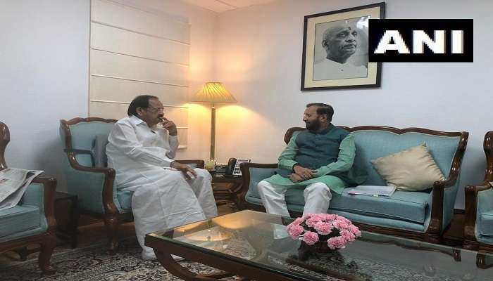 పోలవరం కోసం స్వయంగా రంగంలోకి దిగిన ఉపరాష్ట్రపతి వెంకయ్యానాయుడు పోలవరం కోసం స్వయంగా రంగంలోకి దిగిన ఉపరాష్ట్రపతి వెంకయ్యానాయుడు