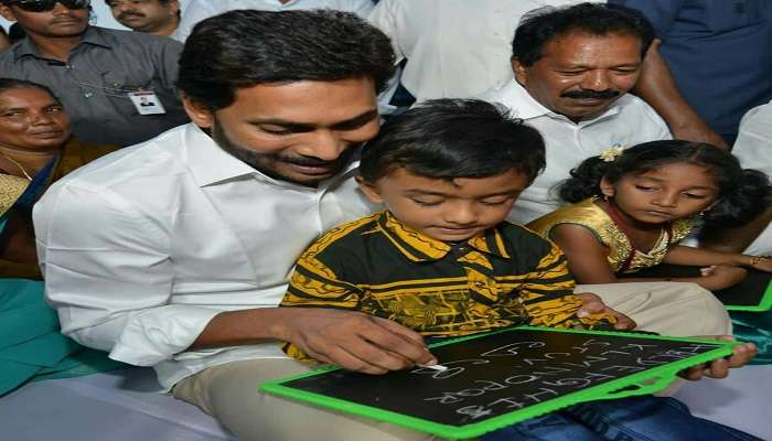 'అమ్మ ఒడి' అమలు తేదీ ప్రకటించిన జగన్ సర్కార్ 'అమ్మ ఒడి' అమలు తేదీ ప్రకటించిన జగన్ సర్కార్