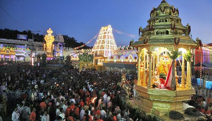 తిరుమలలో నూతన సాంప్రదాయానికి శ్రీకారం.. సామాన్యుల కోసం వీఐపీలకు బ్రేక్ !! తిరుమలలో నూతన సాంప్రదాయానికి శ్రీకారం.. సామాన్యుల కోసం వీఐపీలకు బ్రేక్ !!