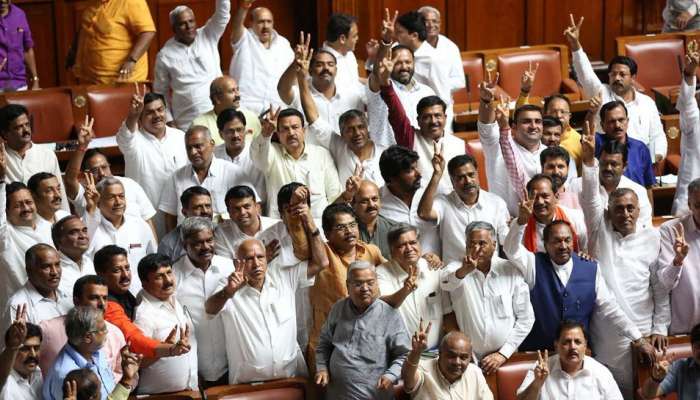 కర్ణాటక రాజకీయం: ముఖ్యమంత్రిగా ప్రమాణస్వీకారం చేయనున్న బిఎస్ యడ్యూరప్ప కర్ణాటక రాజకీయం: ముఖ్యమంత్రిగా ప్రమాణస్వీకారం చేయనున్న బిఎస్ యడ్యూరప్ప