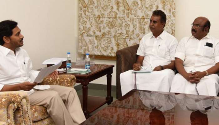 తమిళనాడుపై పెద్ద మనసు చాటుకున్న ఏపీ సీఎం వైఎస్ జగన్ తమిళనాడుపై పెద్ద మనసు చాటుకున్న ఏపీ సీఎం వైఎస్ జగన్