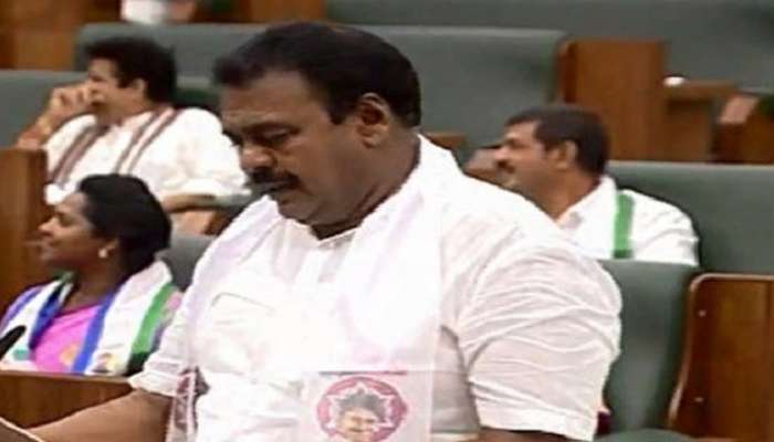 పోలీసుల ఎదుట లొంగిపోయిన జనసేన ఎమ్మెల్యే పోలీసుల ఎదుట లొంగిపోయిన జనసేన ఎమ్మెల్యే