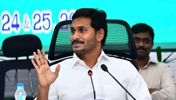 గ్రామ వాలంటీర్లలో వారిని తొలగించాలని సర్కార్ ఆదేశాలు