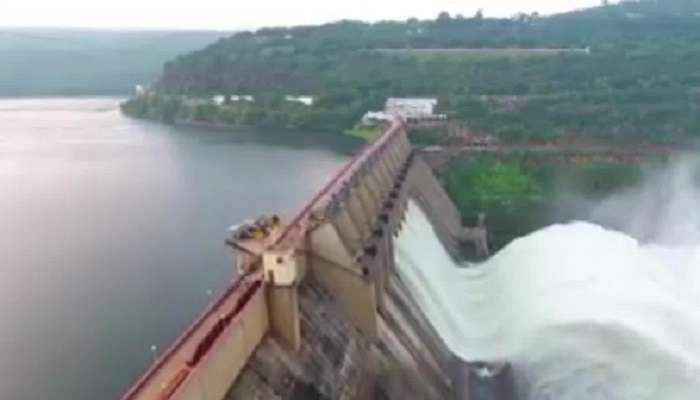 నిండు కుండలా శ్రీశైలం, సాగర్.. గేట్లు ఎత్తిన అధికారులు నిండు కుండలా శ్రీశైలం, సాగర్.. గేట్లు ఎత్తిన అధికారులు