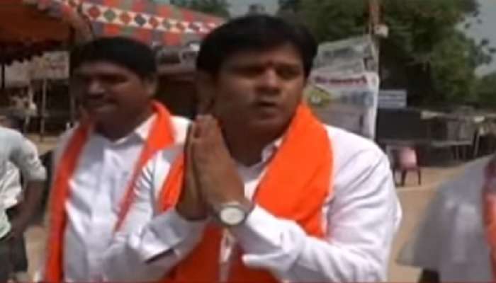 హుజూర్నగర్లో బీజేపీ అభ్యర్థి నామినేషన్ హుజూర్నగర్లో బీజేపీ అభ్యర్థి నామినేషన్