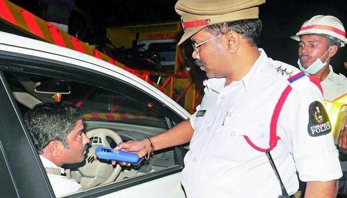 తాగి వాహనాలు నడిపిన మందు బాబులకు షాక్ ఇచ్చిన కోర్టు తాగి వాహనాలు నడిపిన మందు బాబులకు షాక్ ఇచ్చిన కోర్టు
